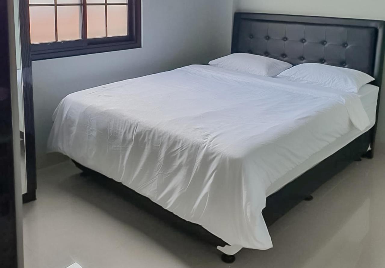 Bumi Ciboled Mitra Reddoorz Near Gerbang Tol Pamulihan Jatinangor Exteriör bild