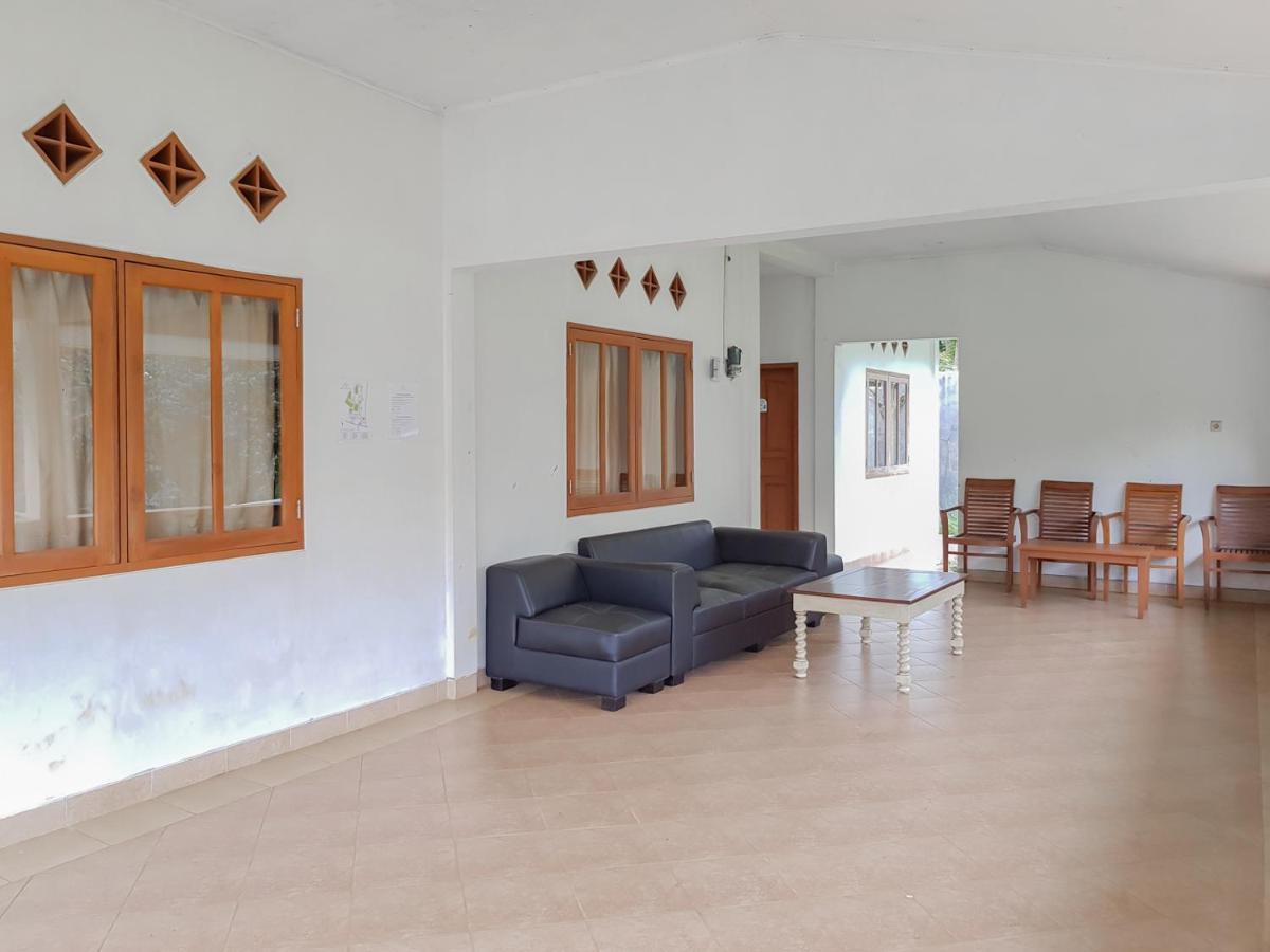 Bumi Ciboled Mitra Reddoorz Near Gerbang Tol Pamulihan Jatinangor Exteriör bild